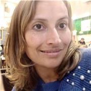 Sou uma pessoa criativa, ativa. E sempre busco me adaptar ao que meus alunos esperam de mim, improvisando. Eu já trabalhei com crianças, idosos, faixa etária adulta